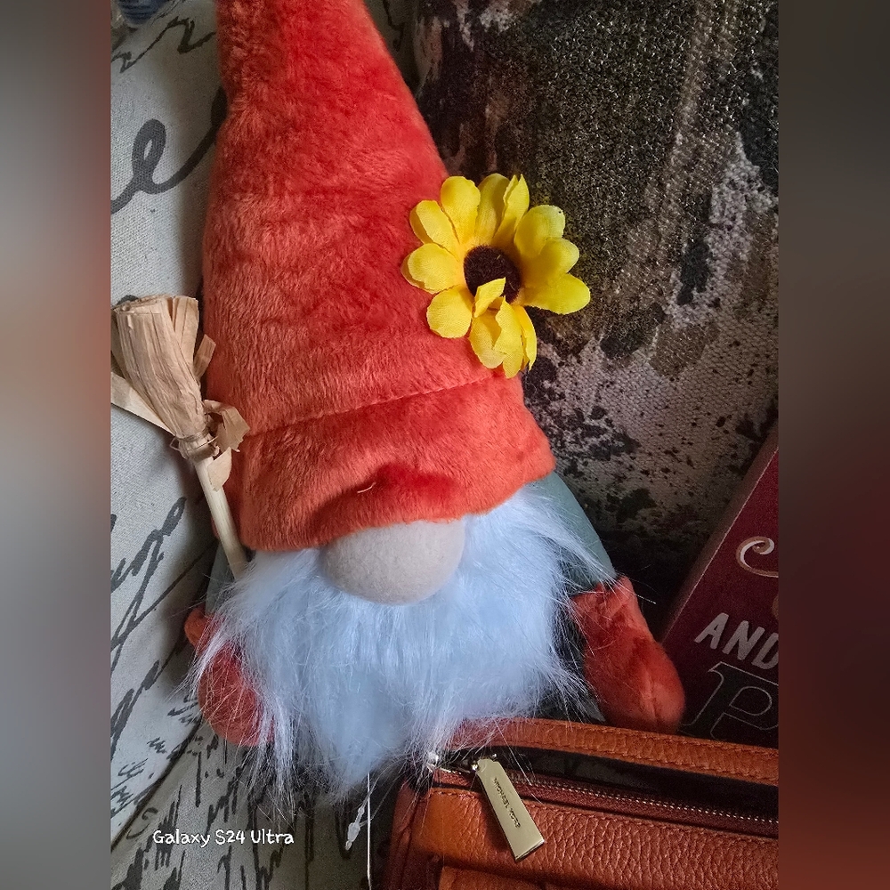 Ultimate Fall 4 Piece Set: Gnome, Sweatshirt, MK Purse NWT, & Fall Plaque NEW - Picture 7 of 10